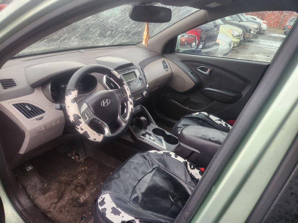 2011 Hyundai Tucson Image 12