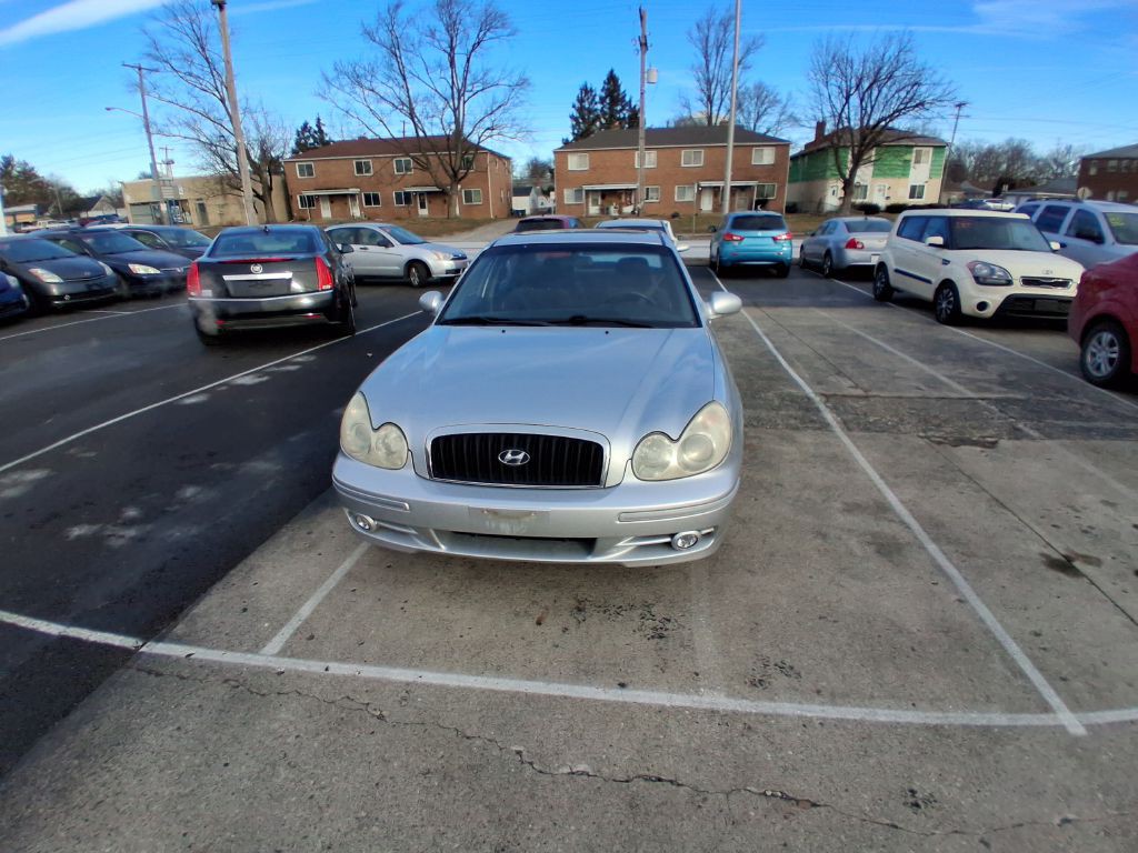 2002 Hyundai Sonata Image 2