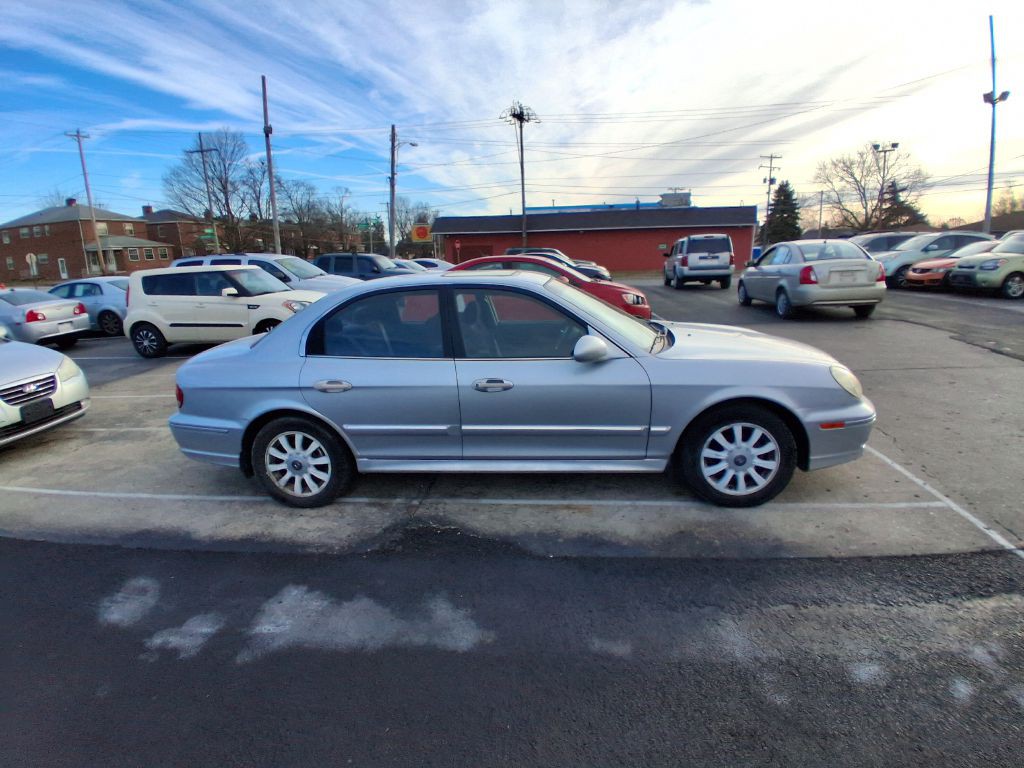2002 Hyundai Sonata Image 4