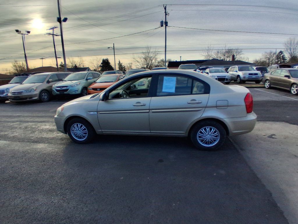 2007 Hyundai Accent Image 8