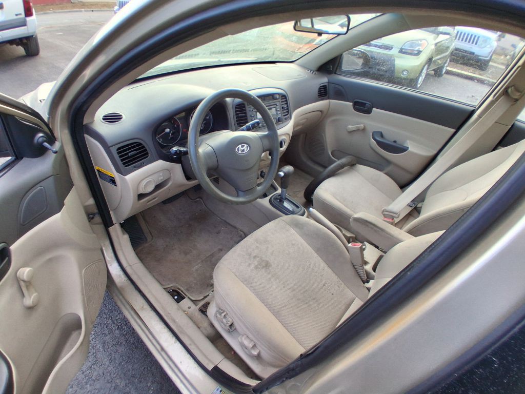 2007 Hyundai Accent Image 12