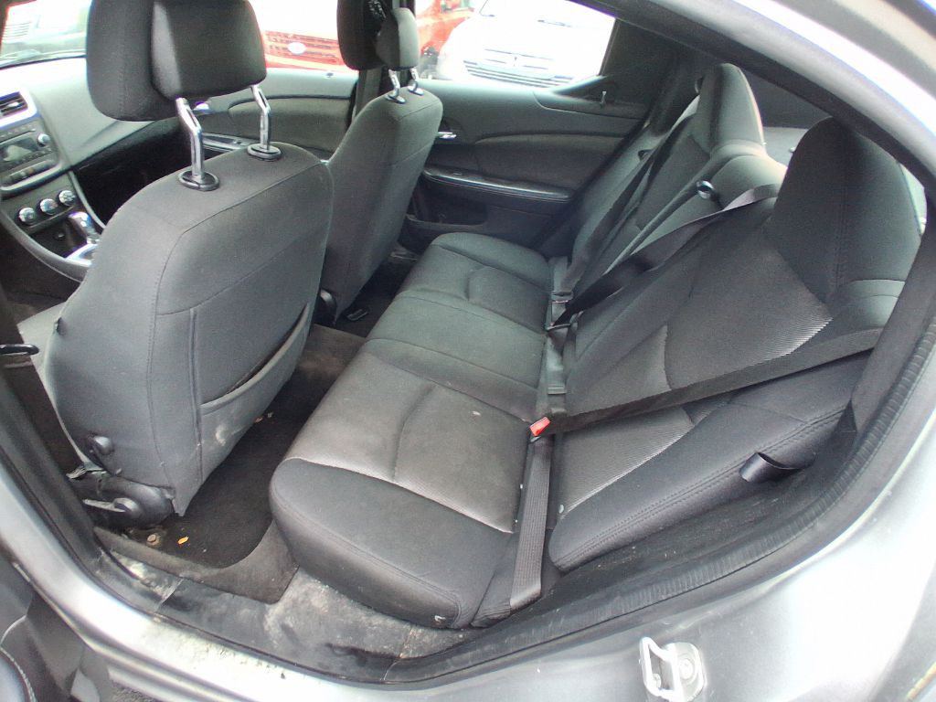 2014 Dodge Avenger Image 12