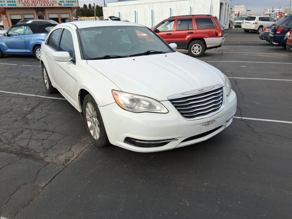 2012 Chrysler 200 Image 3