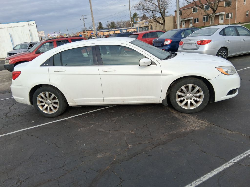 2012 Chrysler 200 Image 4