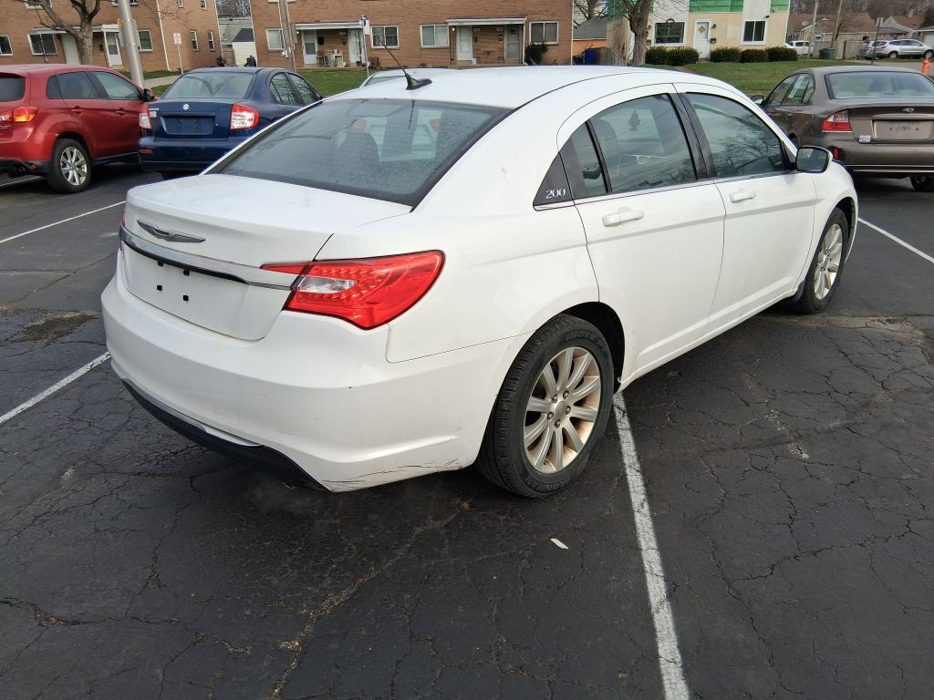 2012 Chrysler 200 Image 5