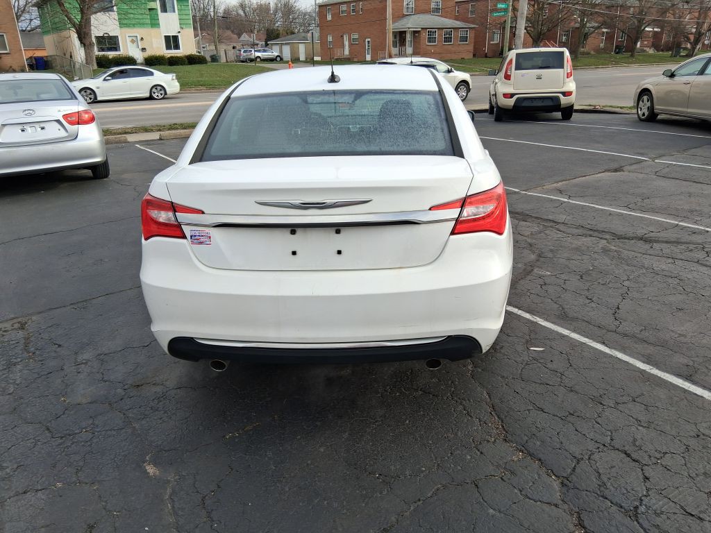 2012 Chrysler 200 Image 6
