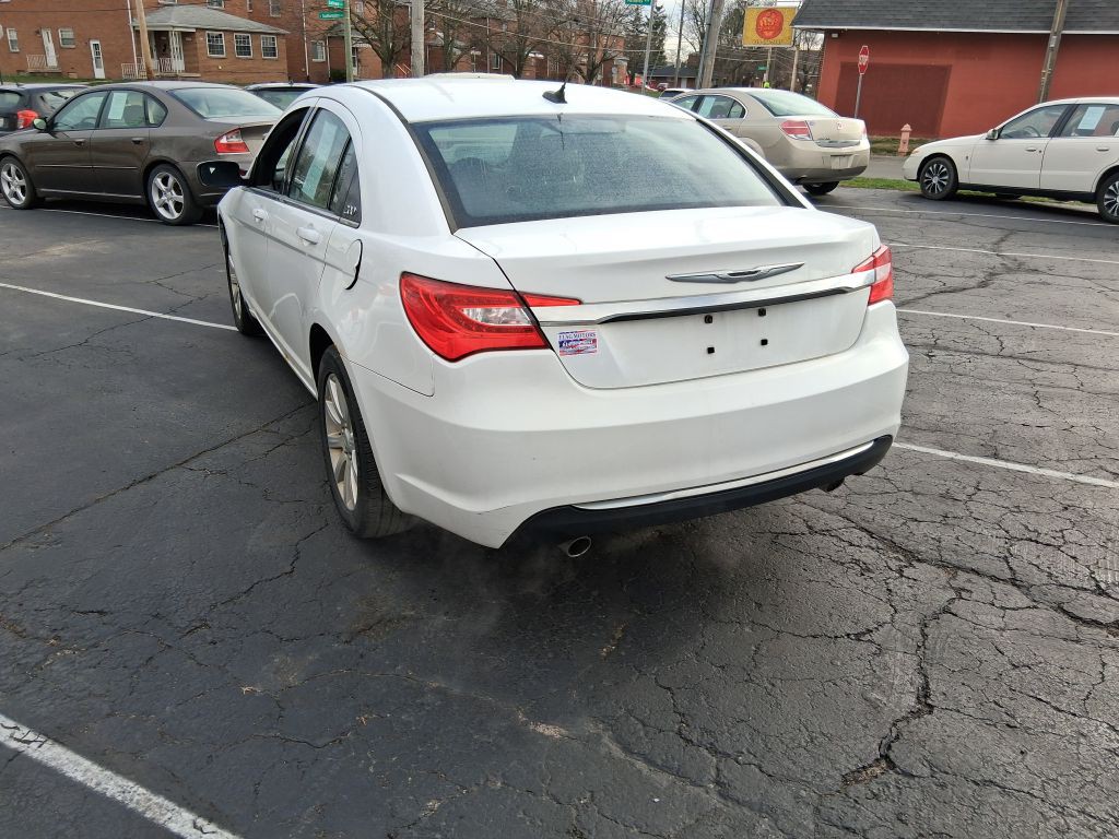 2012 Chrysler 200 Image 7
