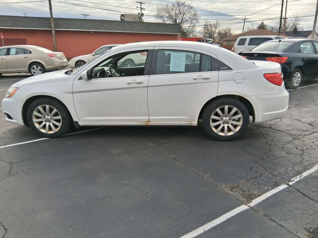 2012 Chrysler 200 Image 8