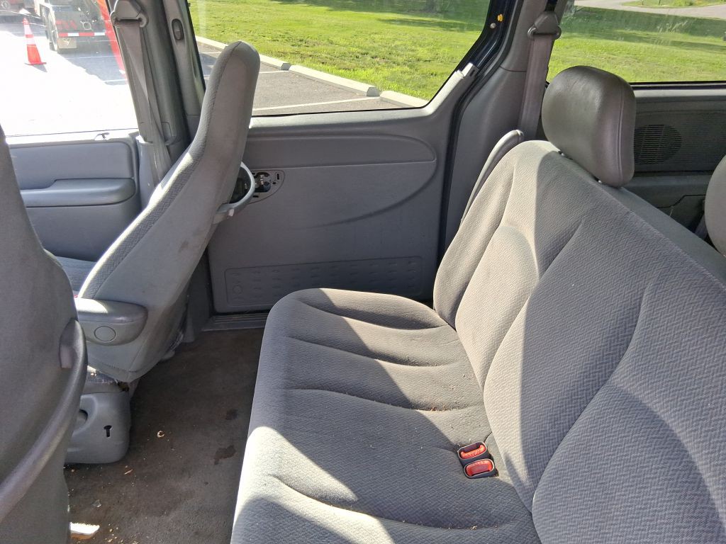 2004 Dodge Grand Caravan Image 12