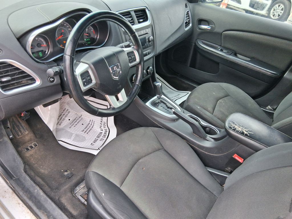 2012 Dodge Avenger Image 12