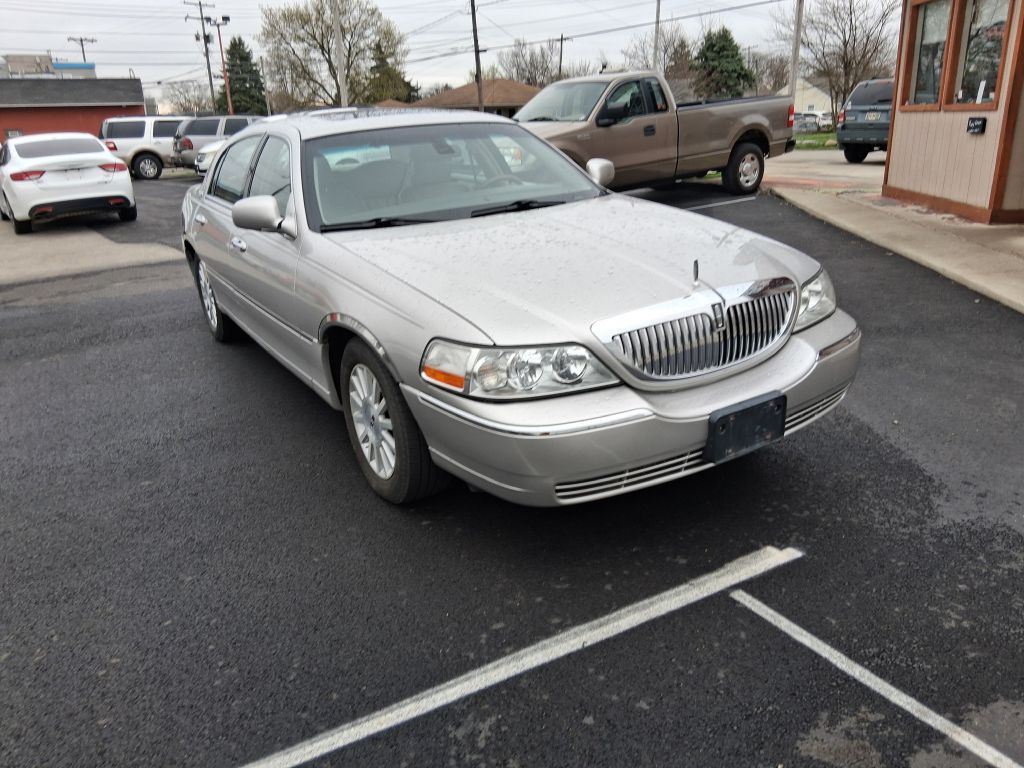 2003 Lincoln Town Car Image 3