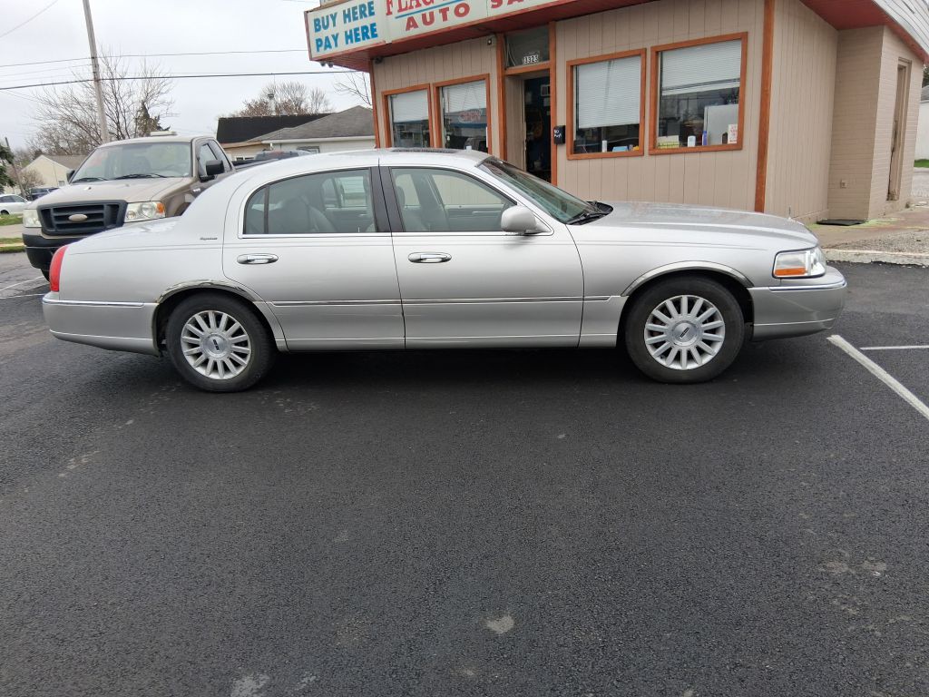 2003 Lincoln Town Car Image 4