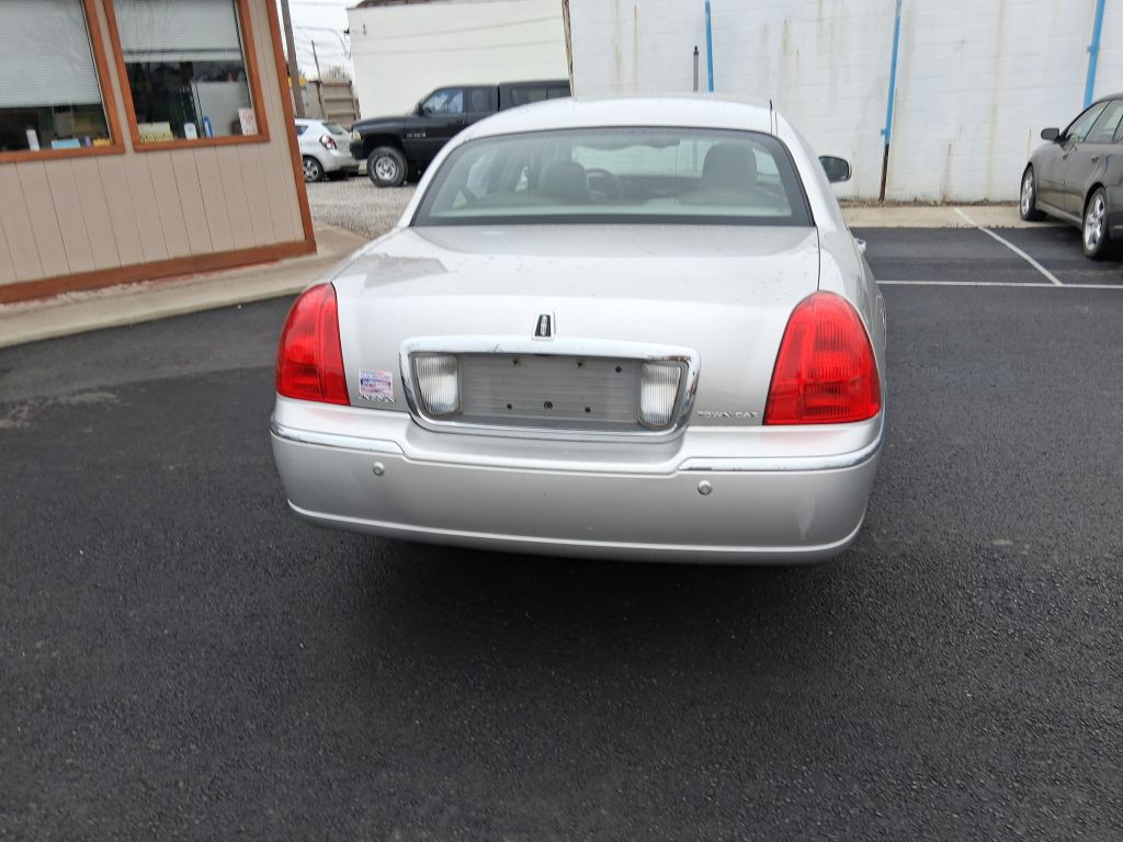 2003 Lincoln Town Car Image 6