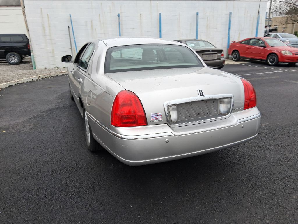 2003 Lincoln Town Car Image 7