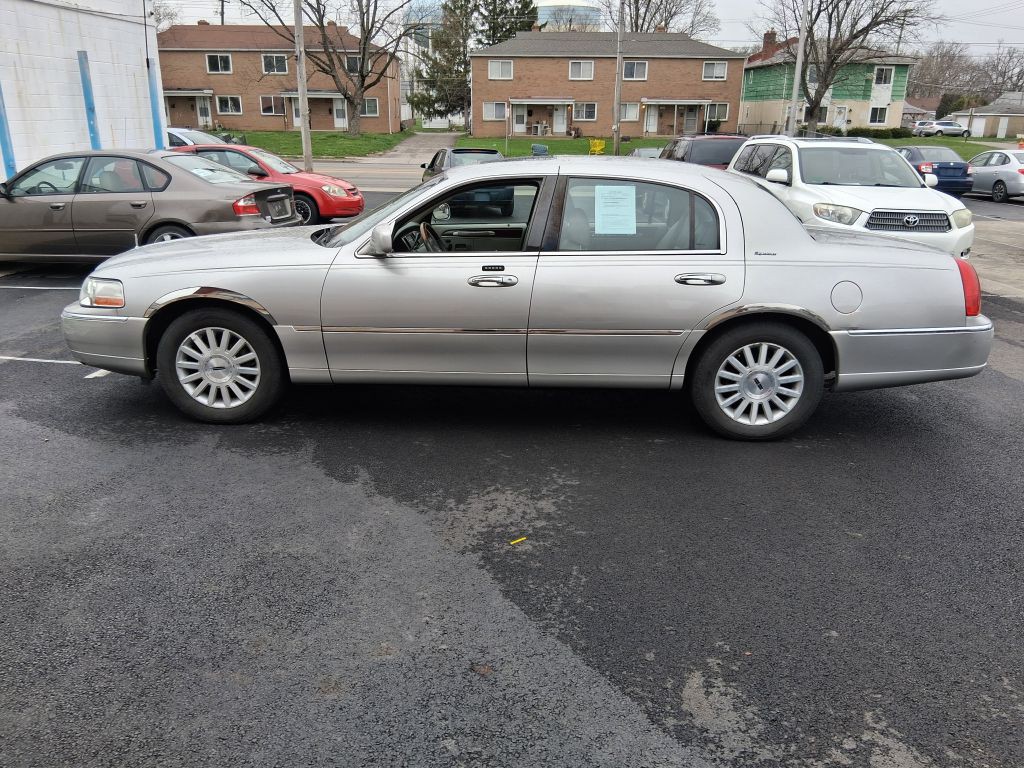 2003 Lincoln Town Car Image 8