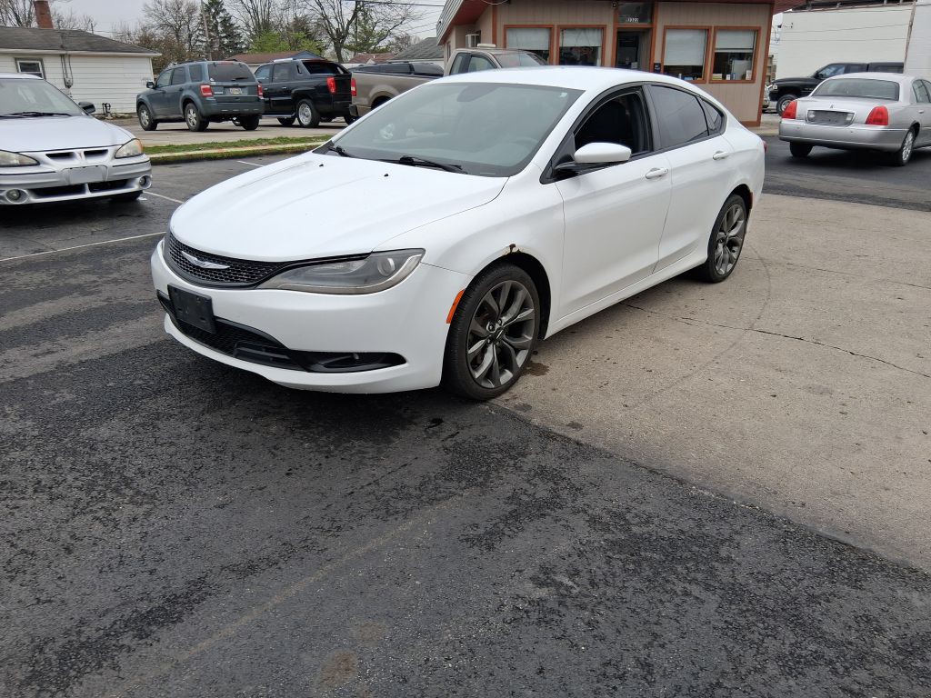 2015 Chrysler 200 Image 1