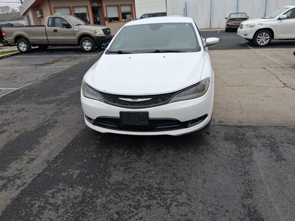 2015 Chrysler 200 Image 2