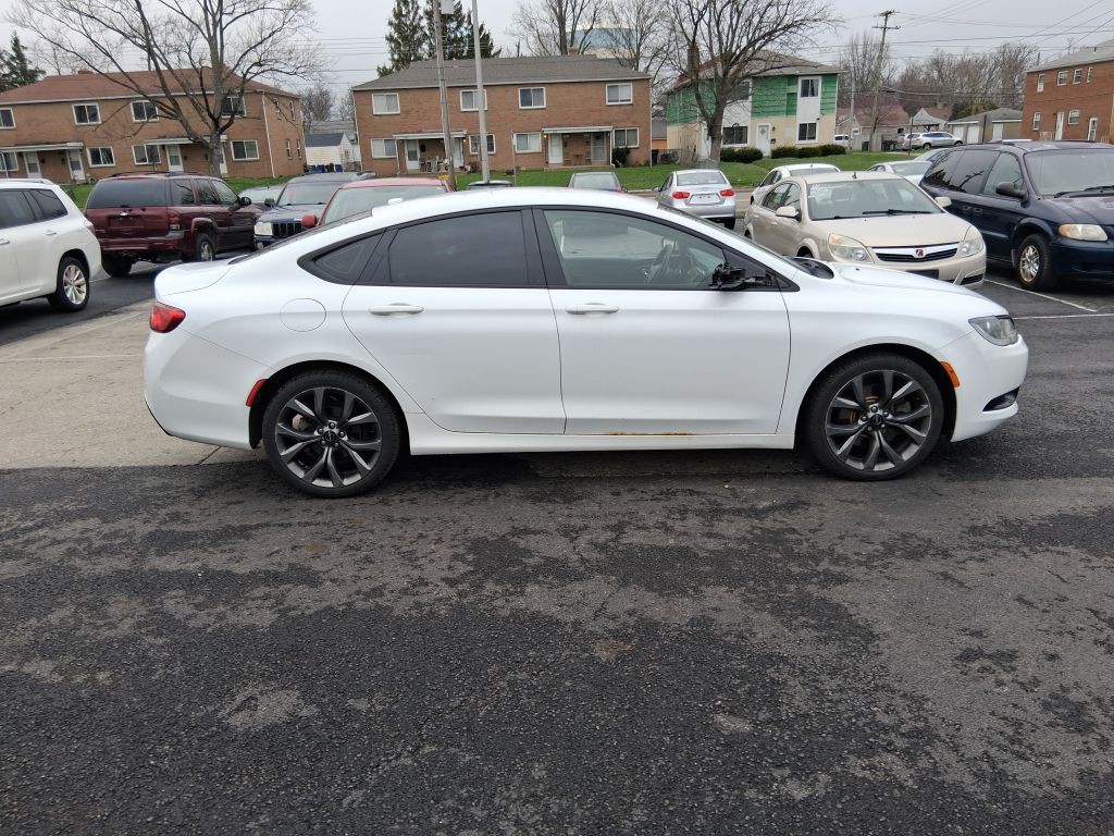2015 Chrysler 200 Image 4