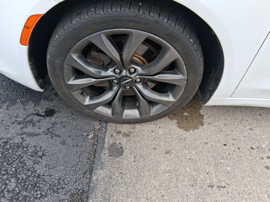 2015 Chrysler 200 Image 10