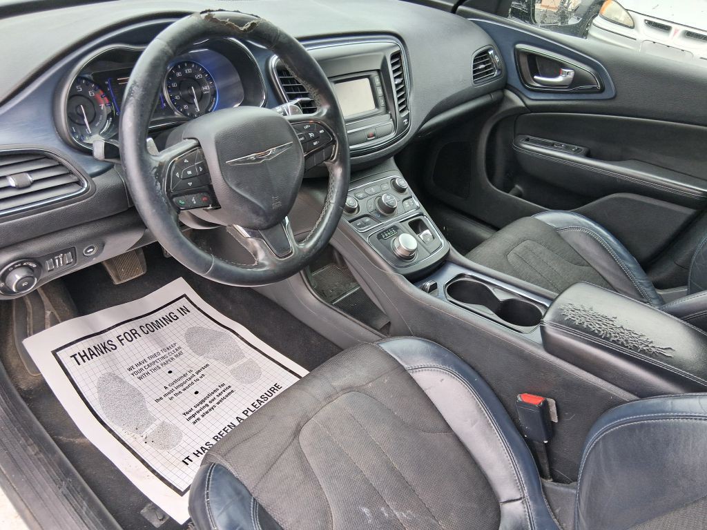 2015 Chrysler 200 Image 12