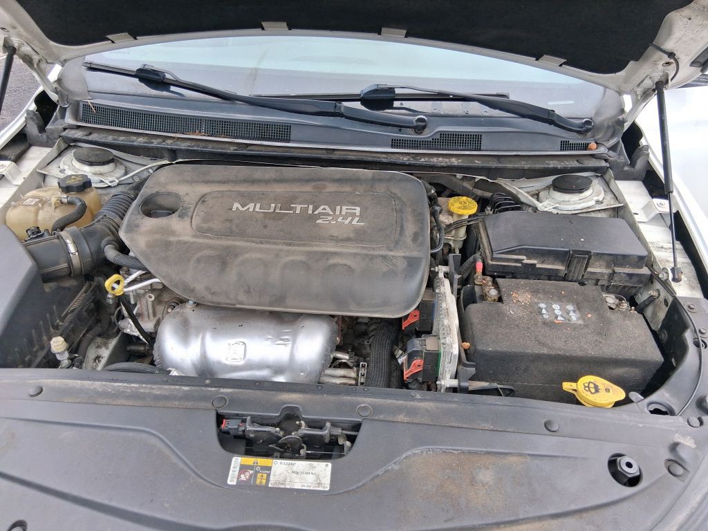 2015 Chrysler 200 Image 13