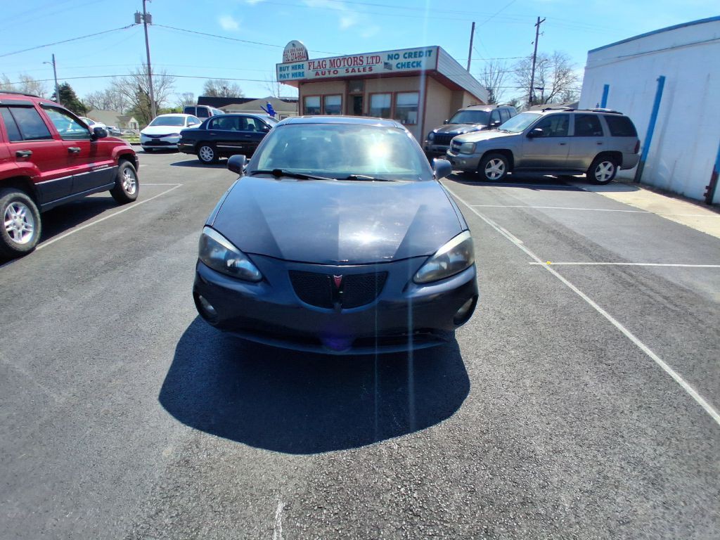 2008 Pontiac Grand Prix Image 2