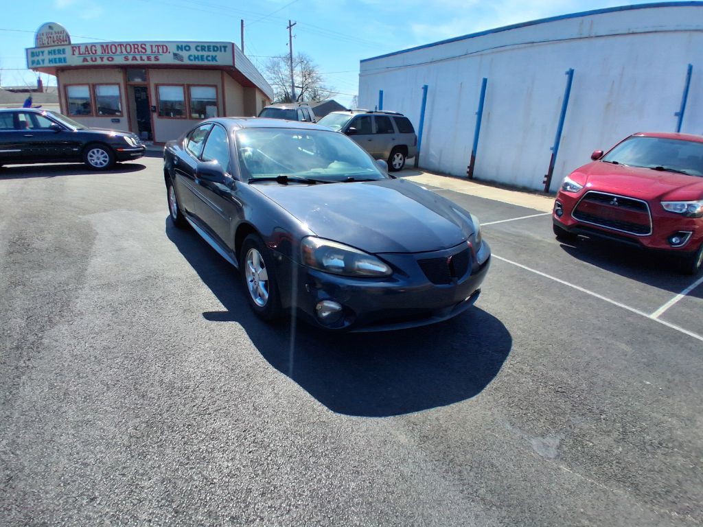 2008 Pontiac Grand Prix Image 3