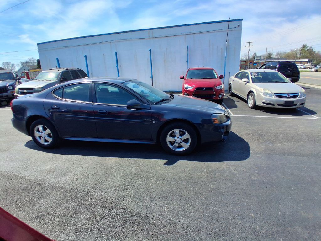 2008 Pontiac Grand Prix Image 4