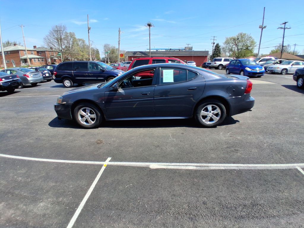 2008 Pontiac Grand Prix Image 8