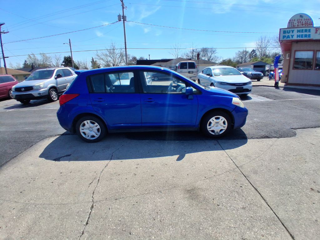 2011 Nissan Versa Image 4