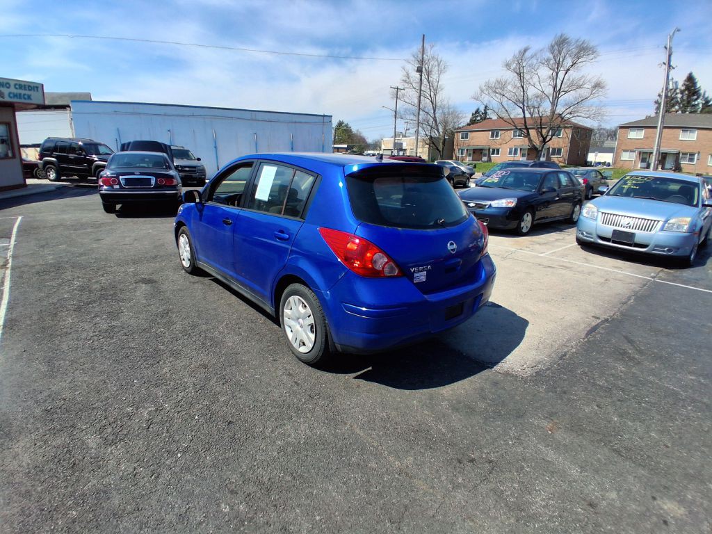 2011 Nissan Versa Image 8