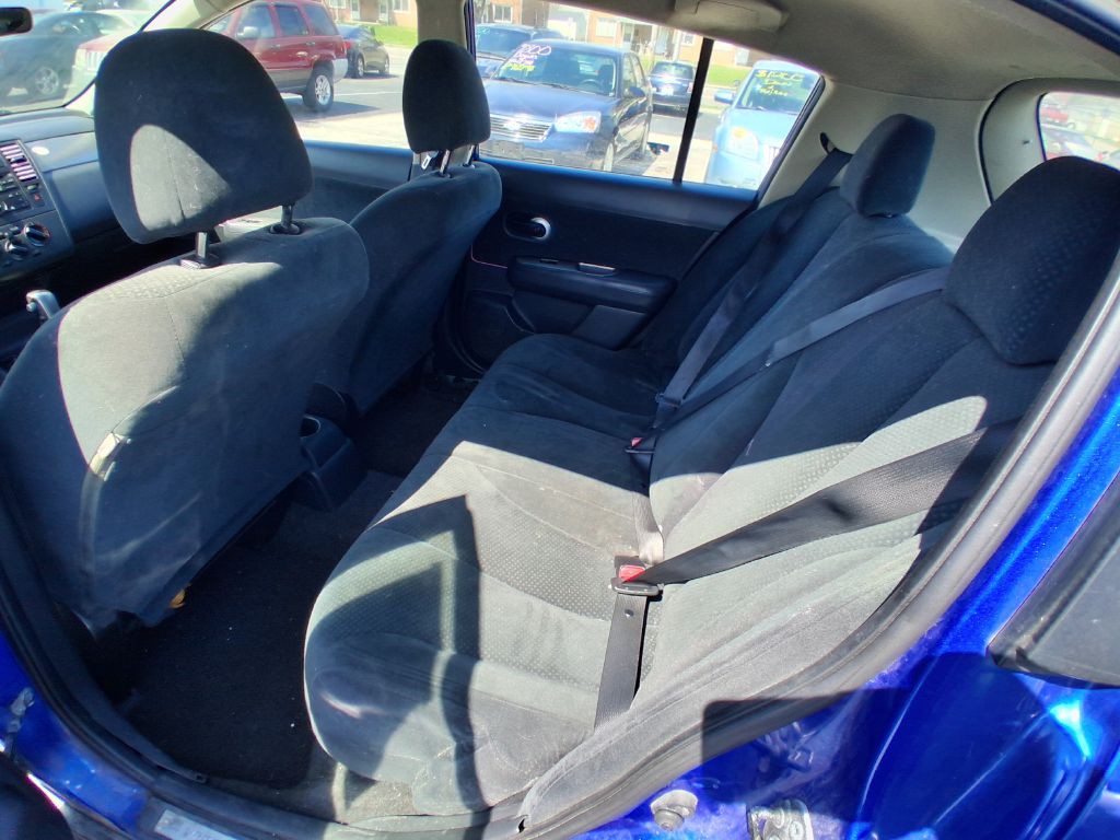 2011 Nissan Versa Image 12