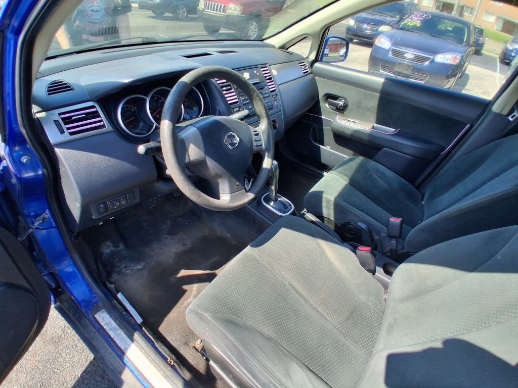 2011 Nissan Versa Image 13