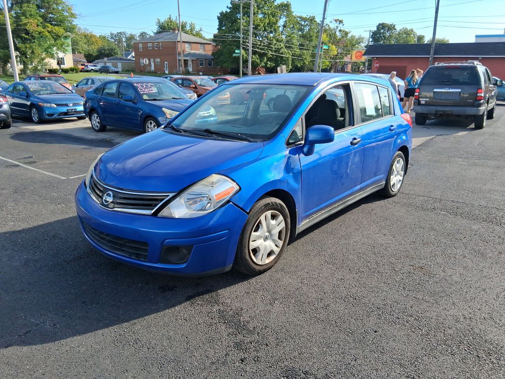 2011 Nissan Versa Image 1