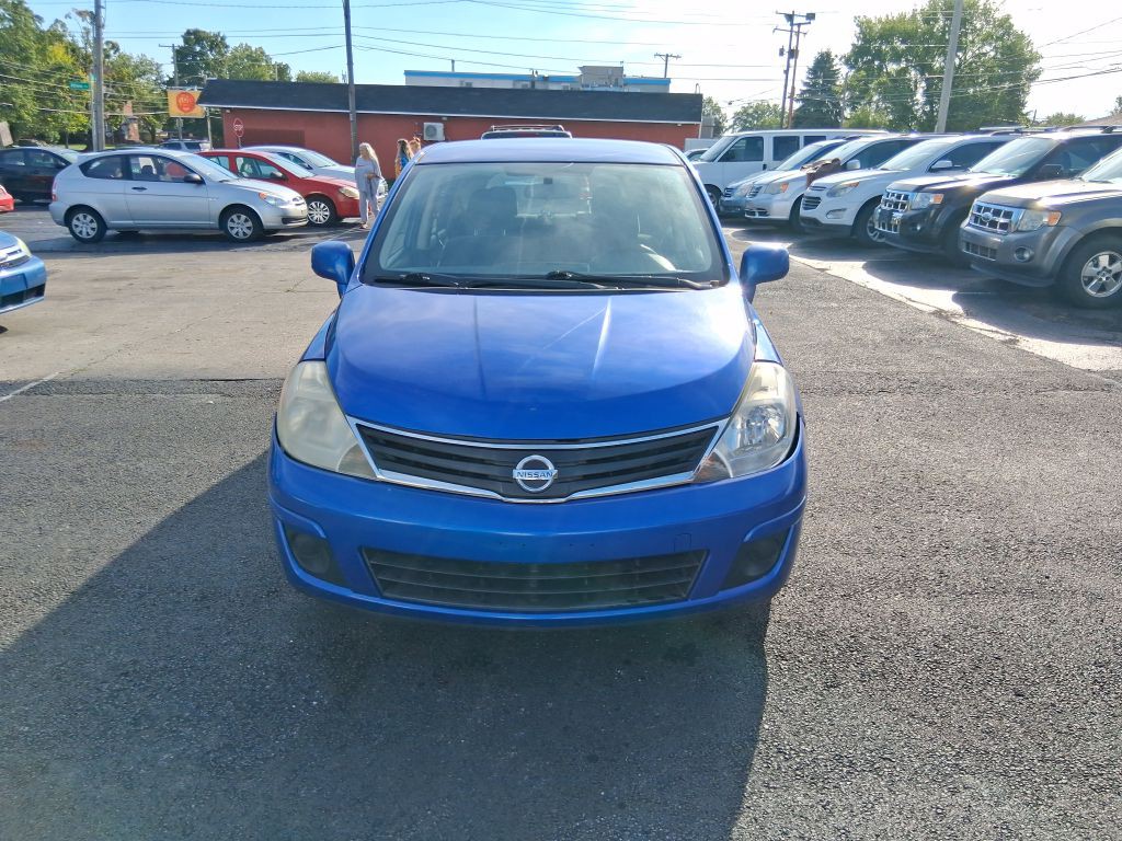 2011 Nissan Versa Image 2