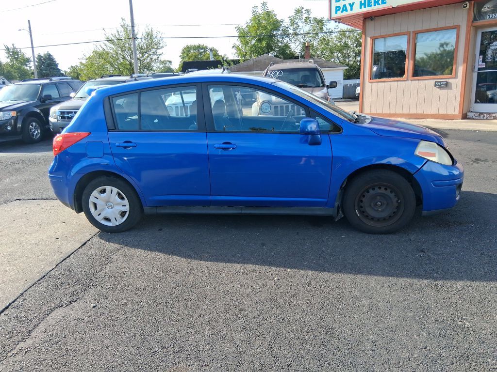 2011 Nissan Versa Image 4