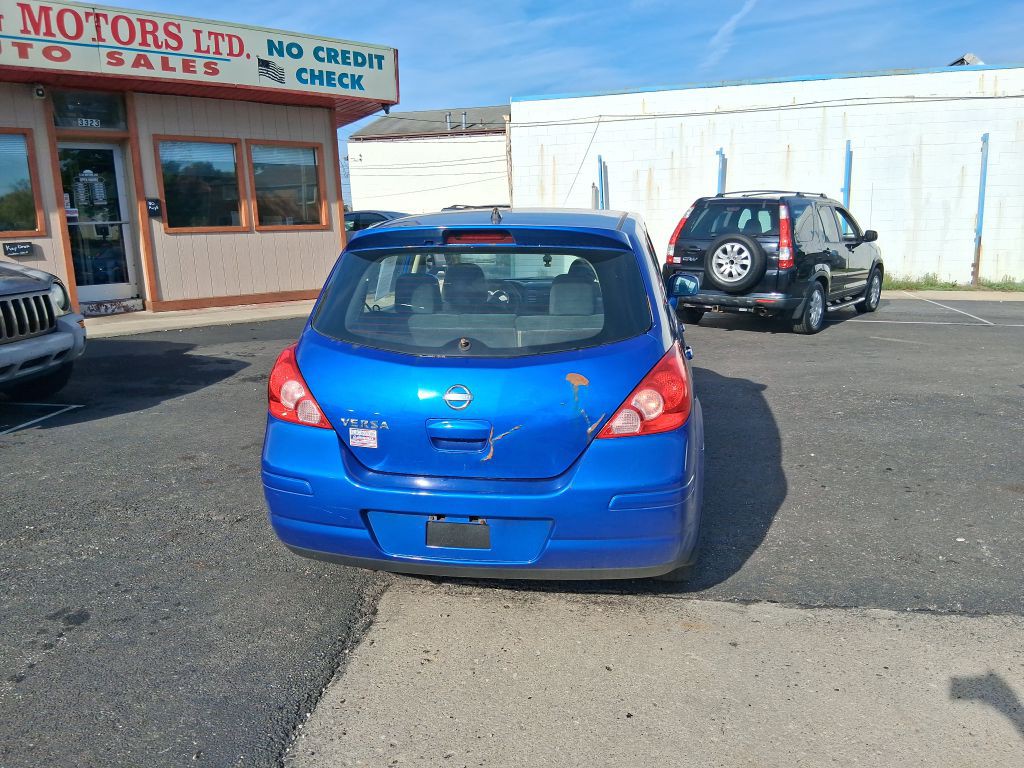 2011 Nissan Versa Image 6