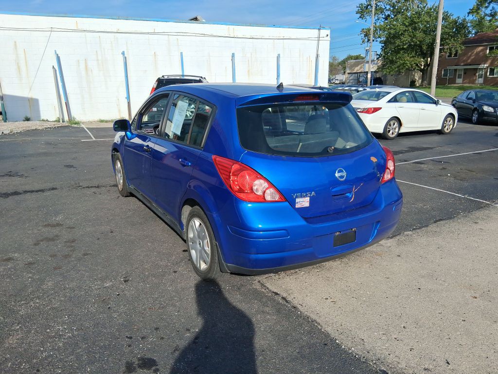 2011 Nissan Versa Image 7