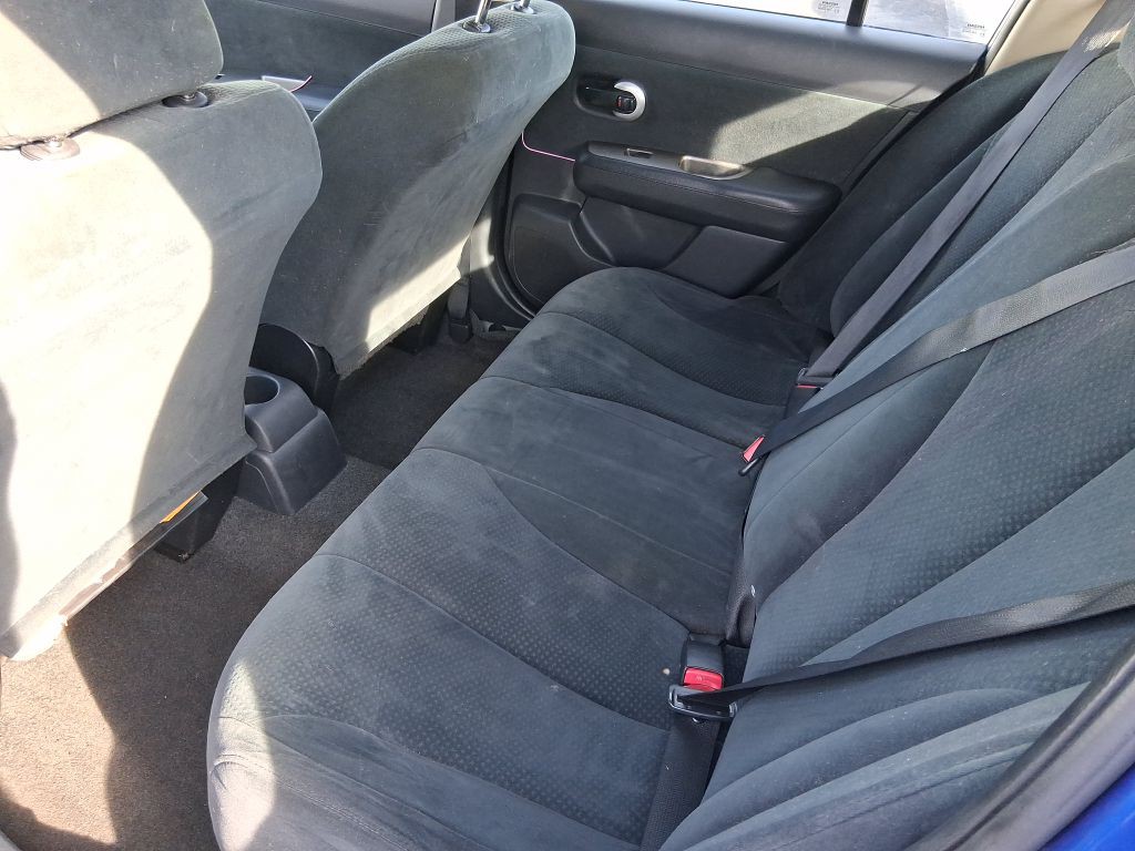 2011 Nissan Versa Image 11