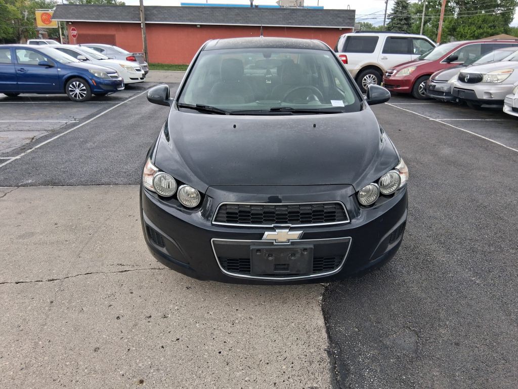 2014 Chevrolet Sonic Image 2