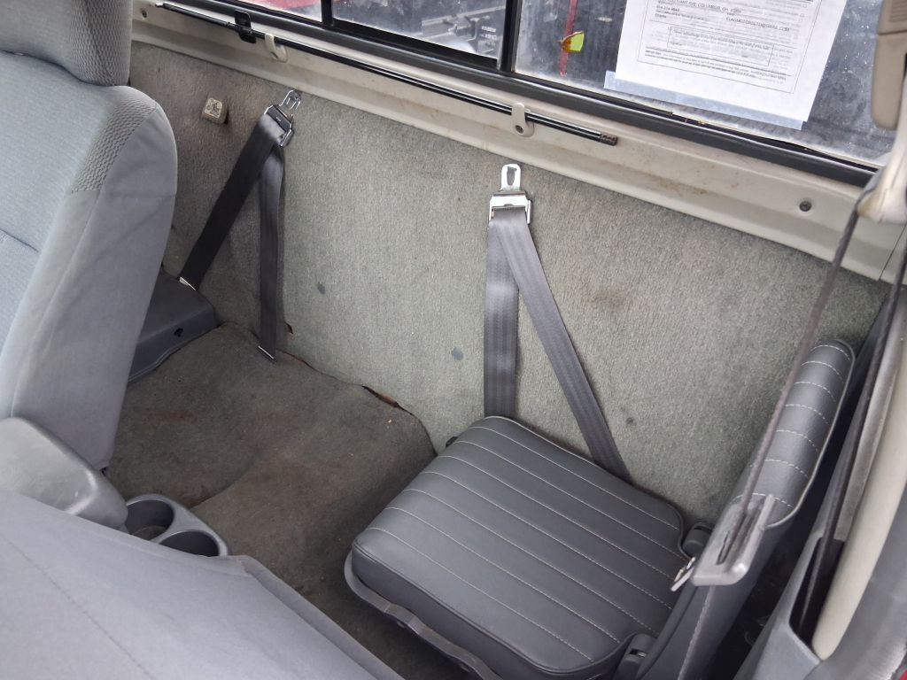 2001 Nissan Frontier Image 12