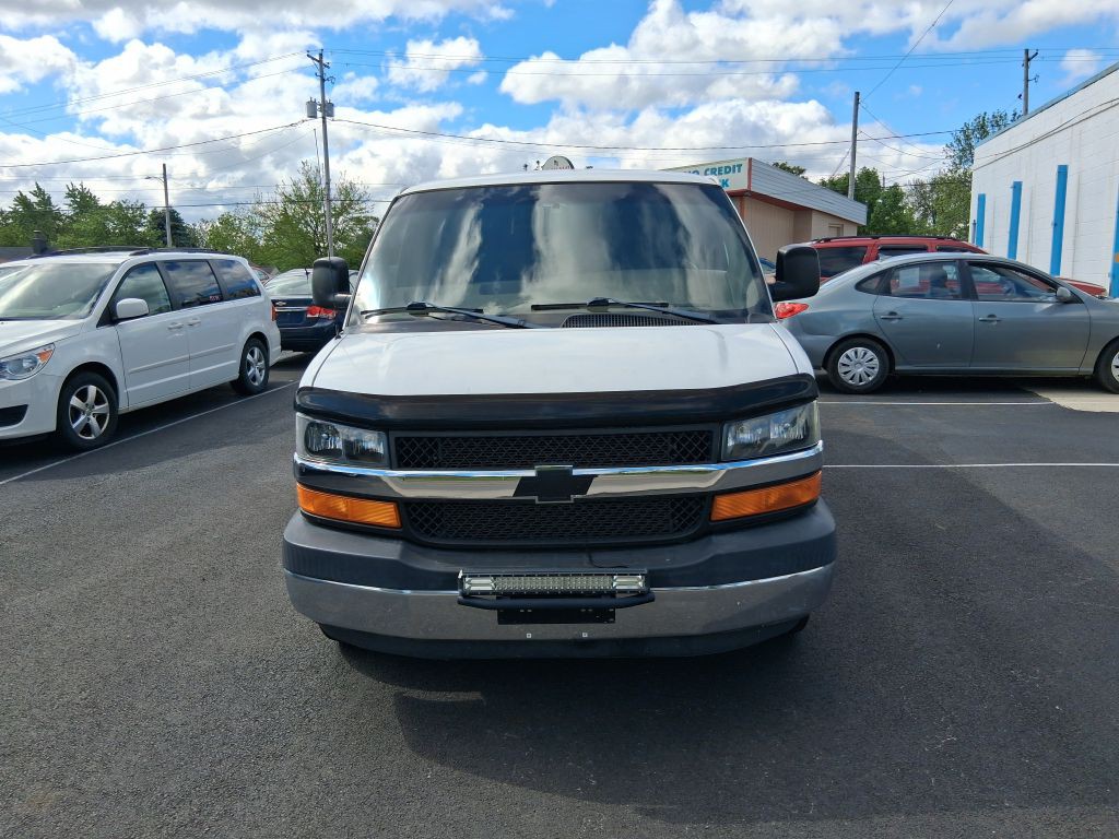 2003 Chevrolet Express Image 2