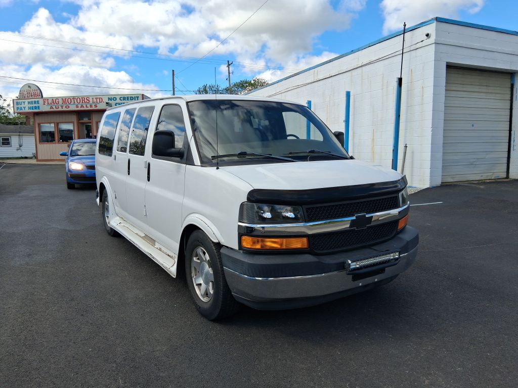 2003 Chevrolet Express Image 3
