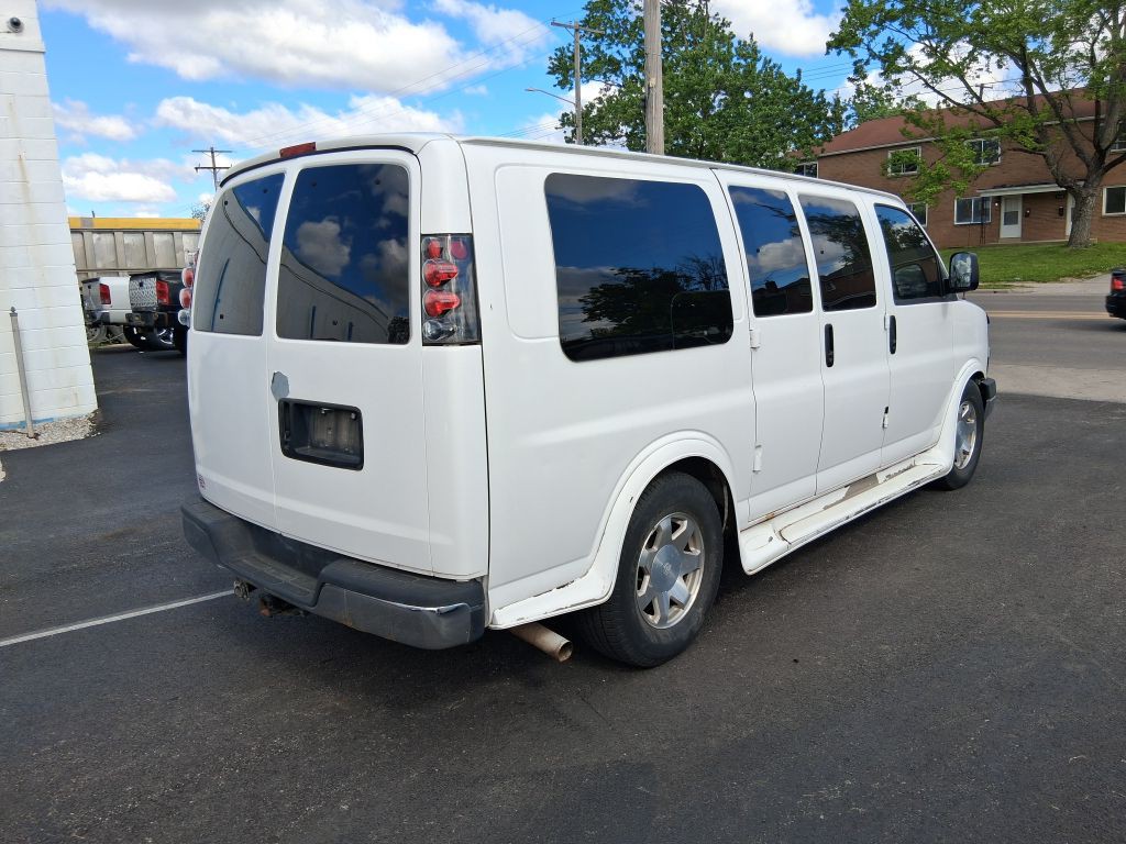 2003 Chevrolet Express Image 5