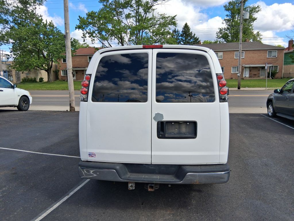2003 Chevrolet Express Image 6