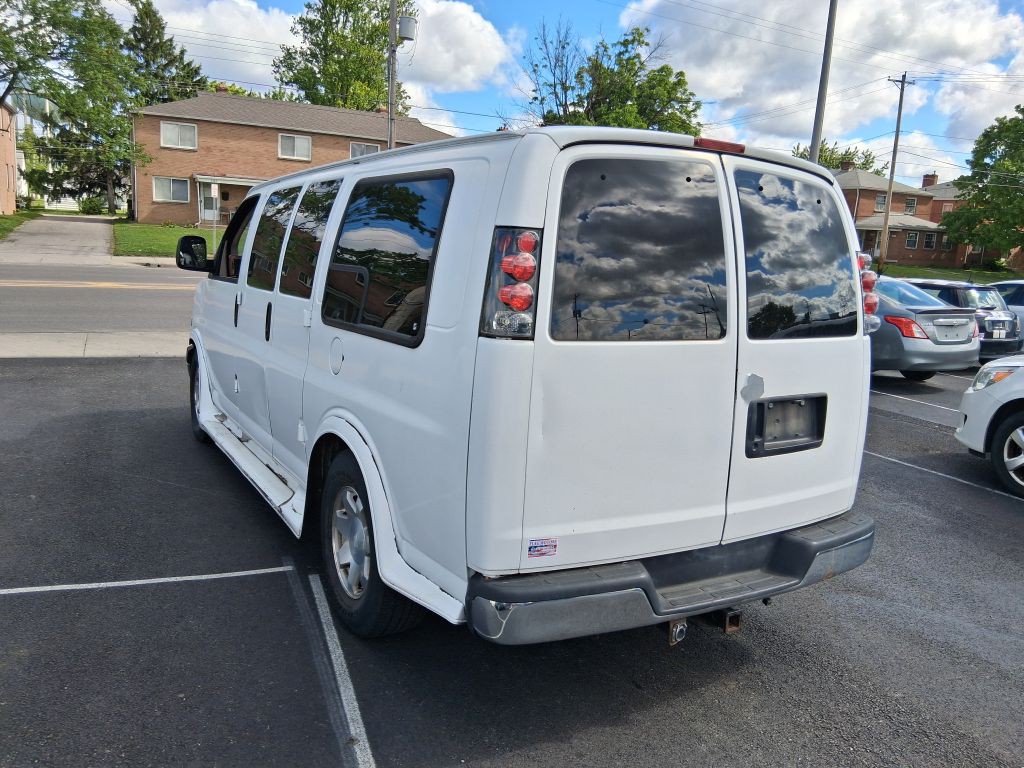 2003 Chevrolet Express Image 7