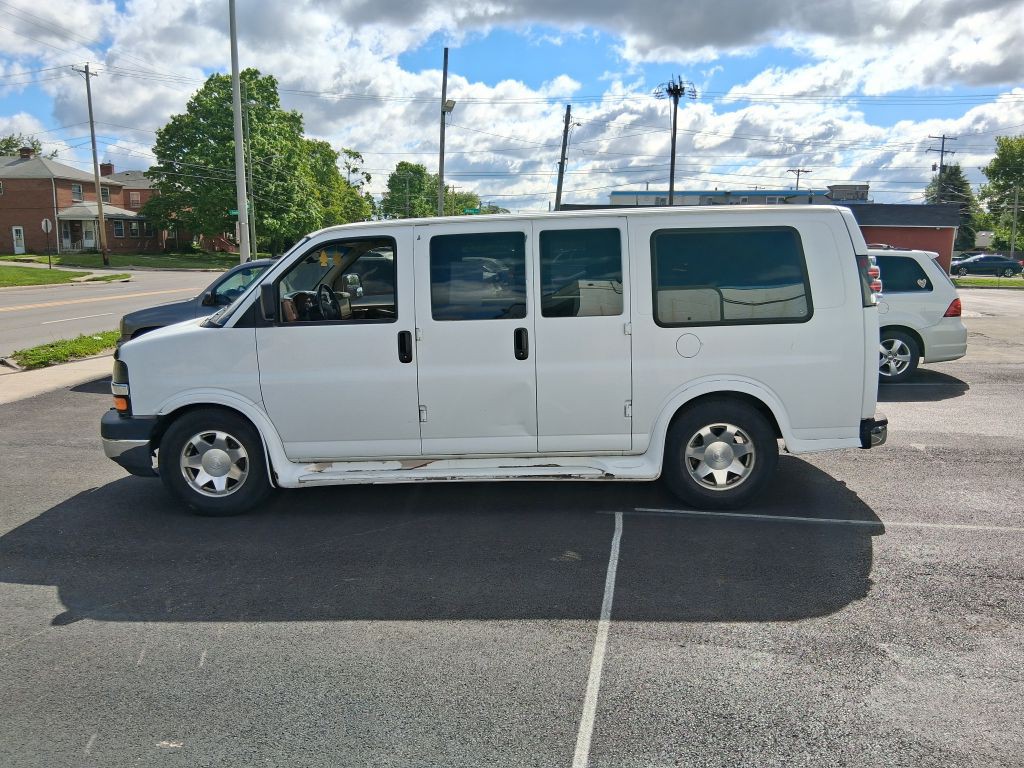 2003 Chevrolet Express Image 8