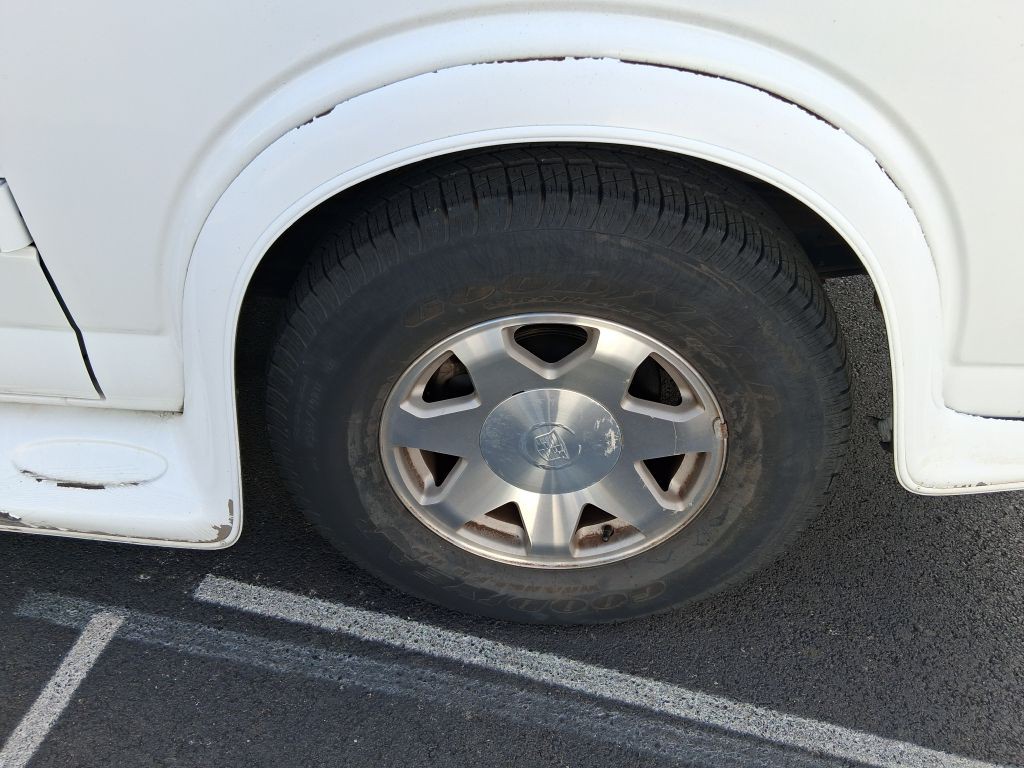 2003 Chevrolet Express Image 9