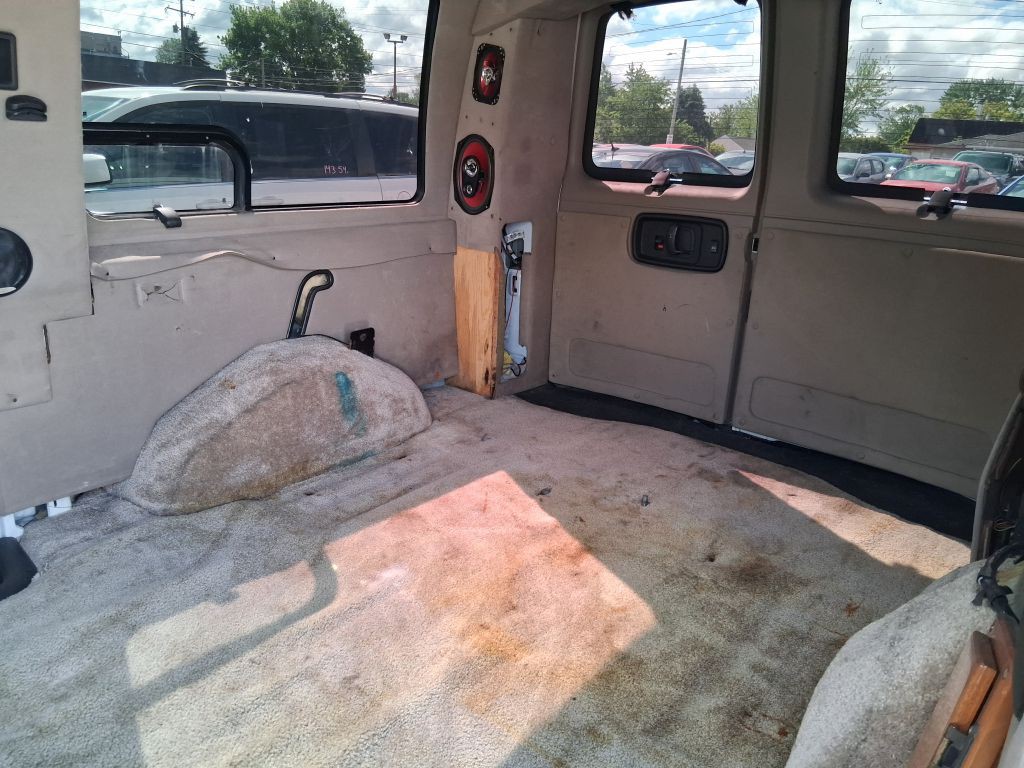 2003 Chevrolet Express Image 11