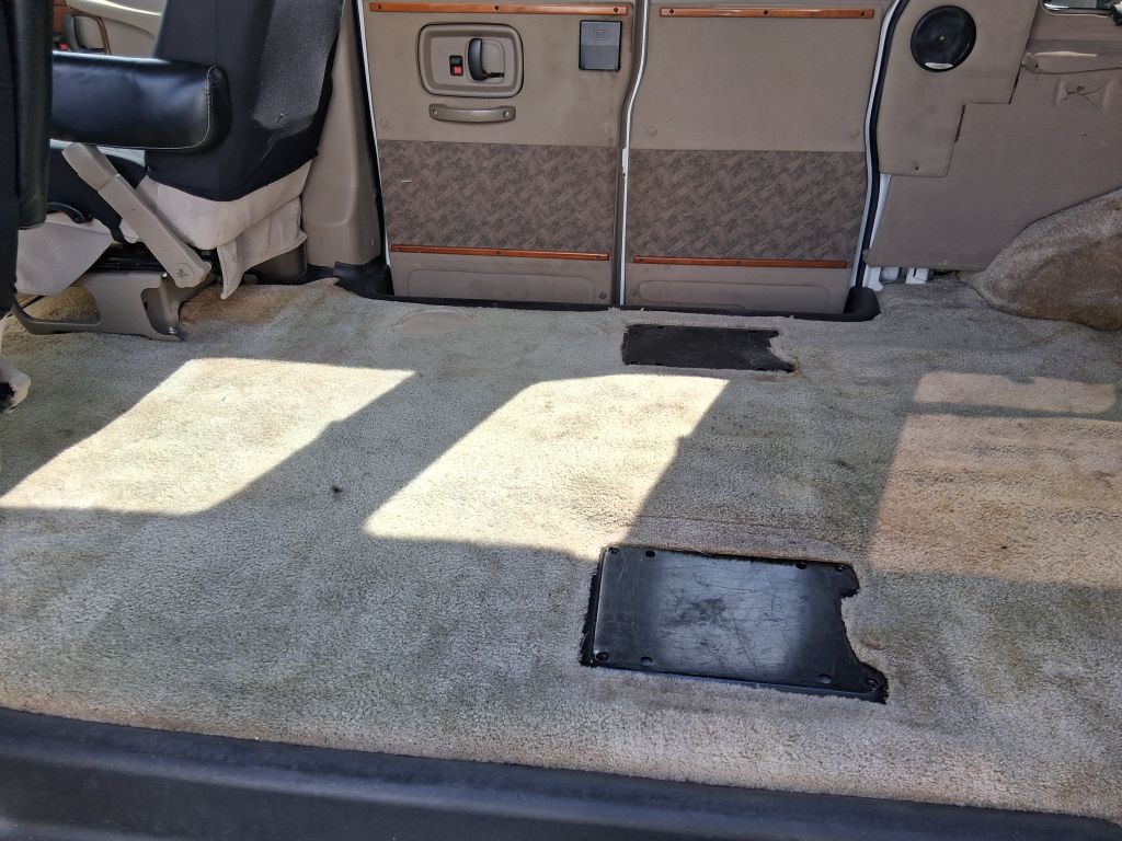 2003 Chevrolet Express Image 13